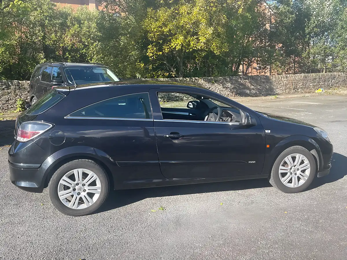 Used 2009 Vauxhall Astra Design Sport Black - Interior and Exterior details 2