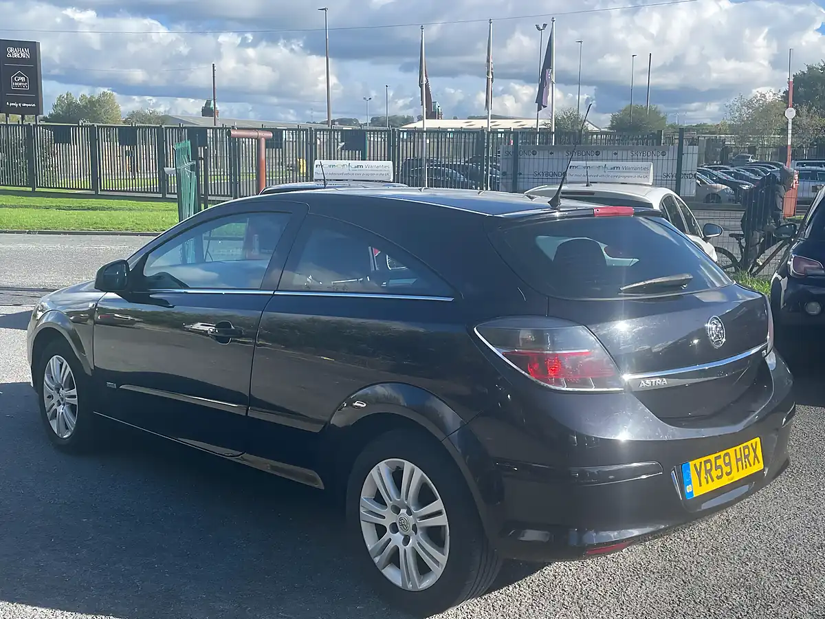 Used 2009 Vauxhall Astra Design Sport Black - Interior and Exterior details 5
