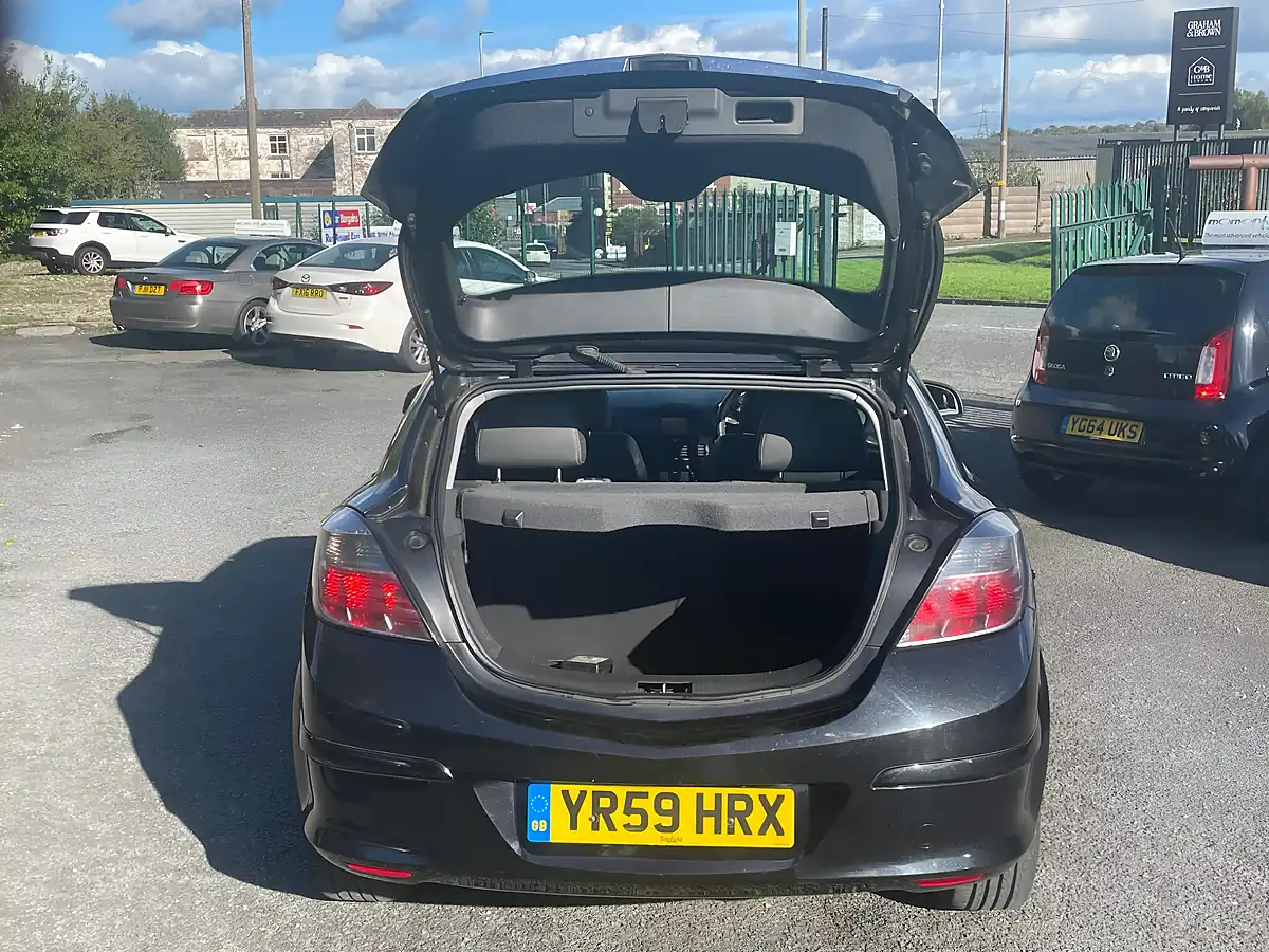 Used 2009 Vauxhall Astra Design Sport Black - Interior and Exterior details 9