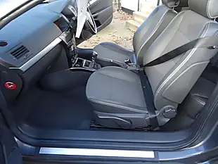 Used 2009 Vauxhall Astra Design Twin Top Grey - Interior and Exterior details 12