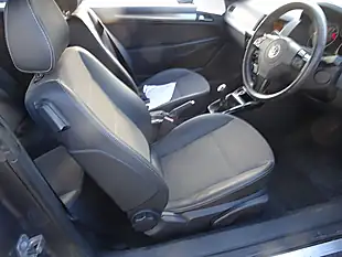 Used 2009 Vauxhall Astra Design Twin Top Grey - Interior and Exterior details 13