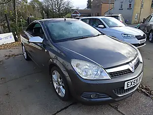 Used 2009 Vauxhall Astra Design Twin Top Grey - Interior and Exterior details 3