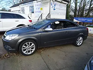 Used 2009 Vauxhall Astra Design Twin Top Grey - Interior and Exterior details 4