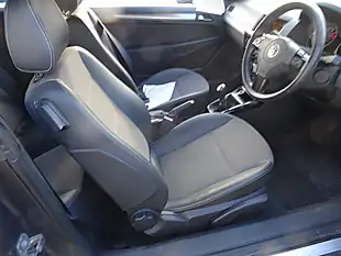Used 2009 Vauxhall Astra Design Twin Top Grey - Interior and Exterior details 8
