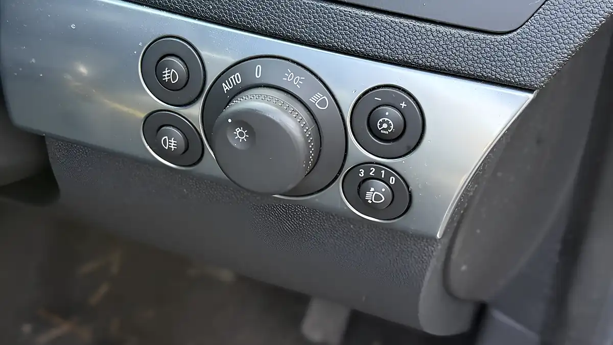 Used 2009 Vauxhall Astra Elite Silver - Interior and Exterior details 13