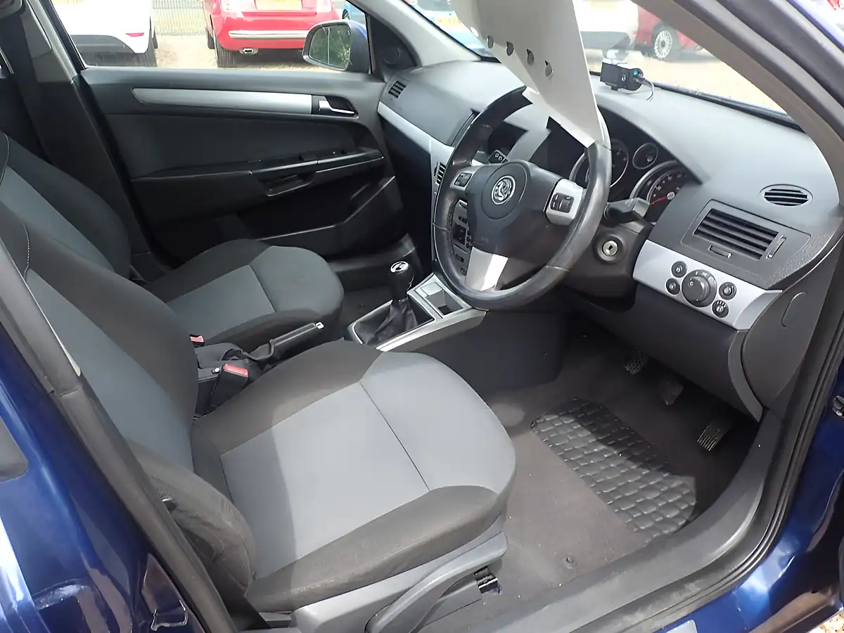 Used 2009 Vauxhall Astra Sxi Blue - Interior and Exterior details 5