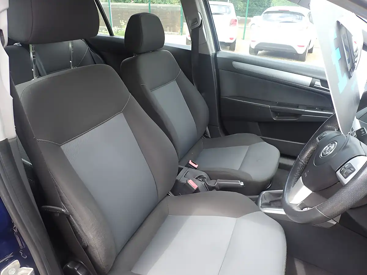 Used 2009 Vauxhall Astra Sxi Blue - Interior and Exterior details 6