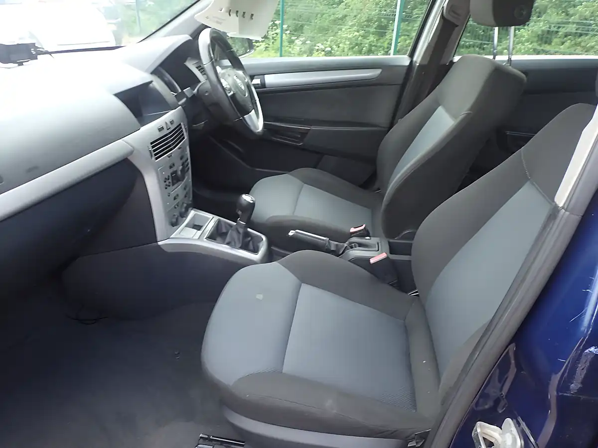 Used 2009 Vauxhall Astra Sxi Blue - Interior and Exterior details 7