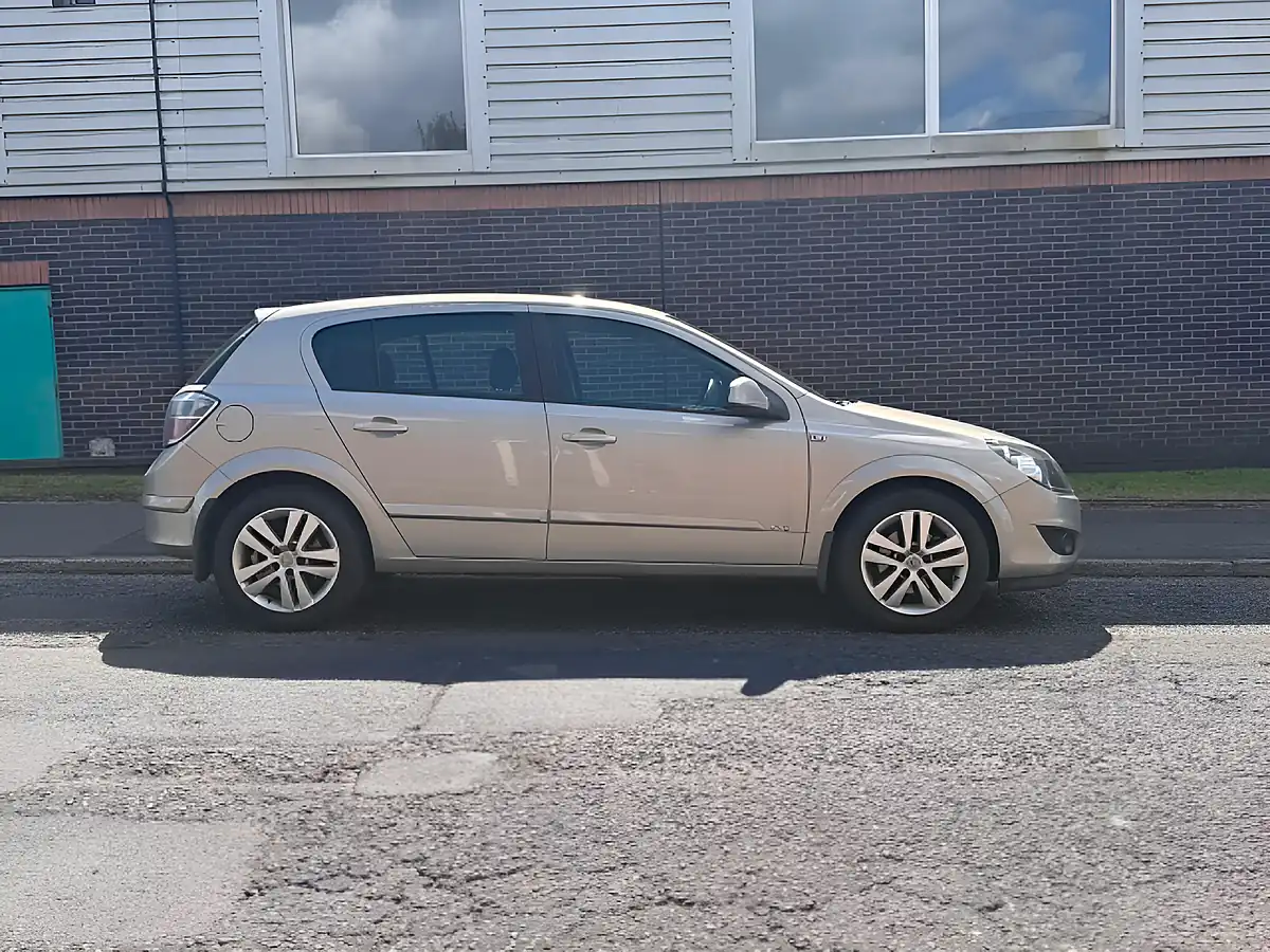 Used 2009 Vauxhall Astra Sxi Silver - Interior and Exterior details 10