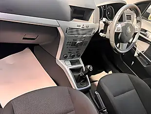 Used 2009 Vauxhall Astra Sxi Silver - Interior and Exterior details 12