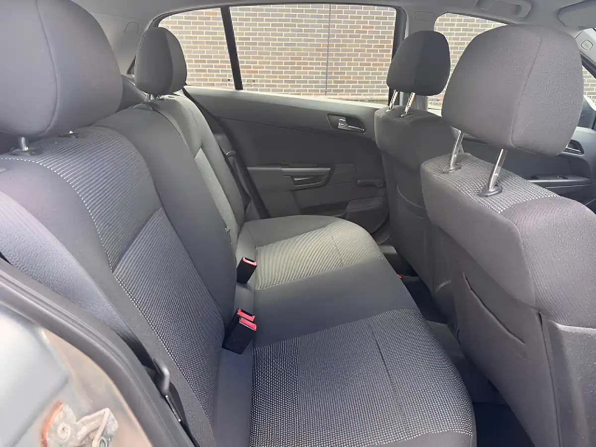 Used 2009 Vauxhall Astra Sxi Silver - Interior and Exterior details 14