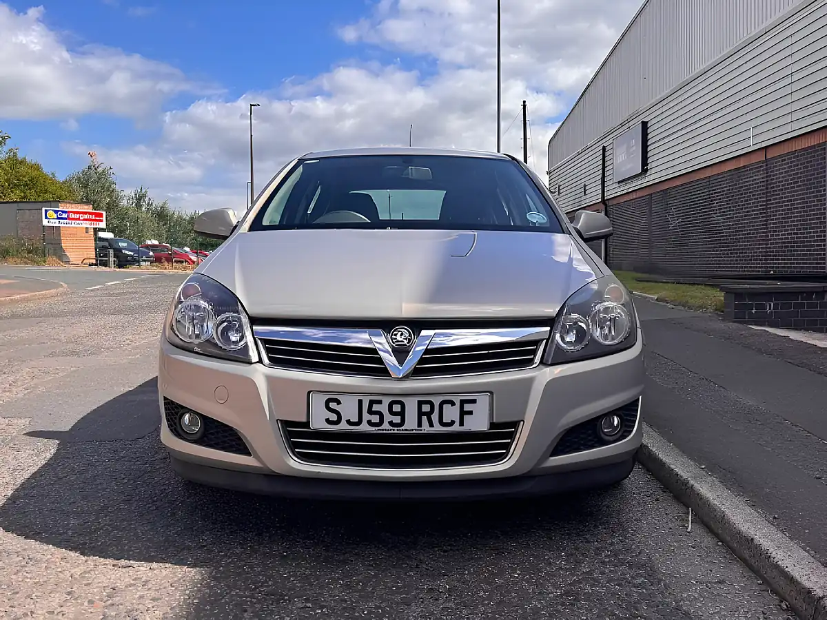 Used 2009 Vauxhall Astra Sxi Silver - Interior and Exterior details 2