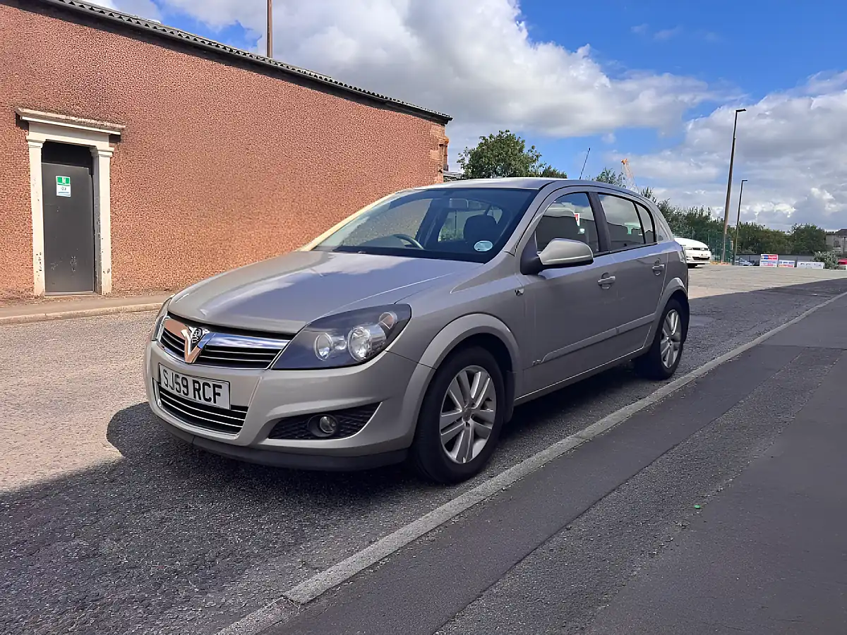Used 2009 Vauxhall Astra Sxi Silver - Interior and Exterior details 3