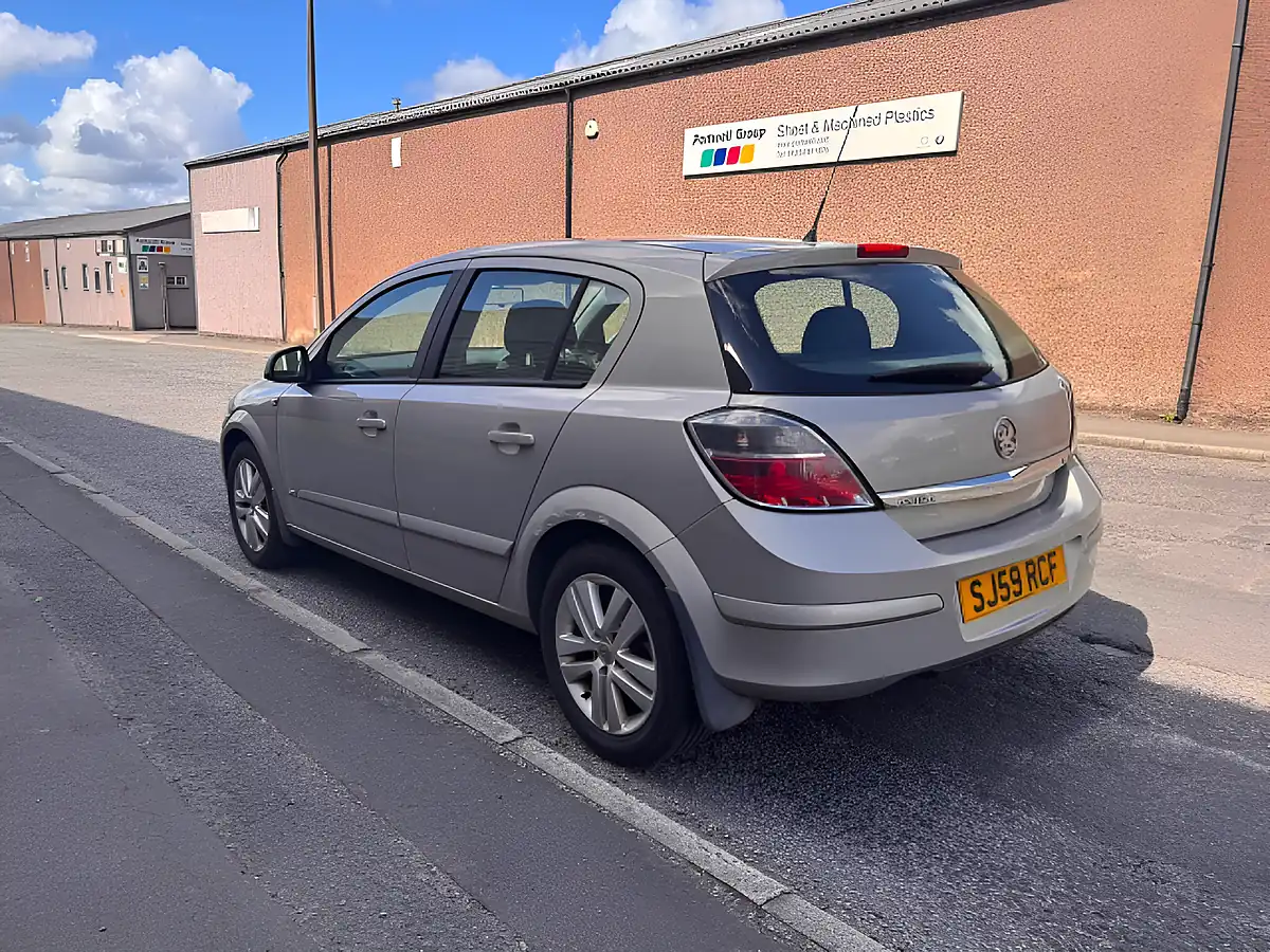 Used 2009 Vauxhall Astra Sxi Silver - Interior and Exterior details 4