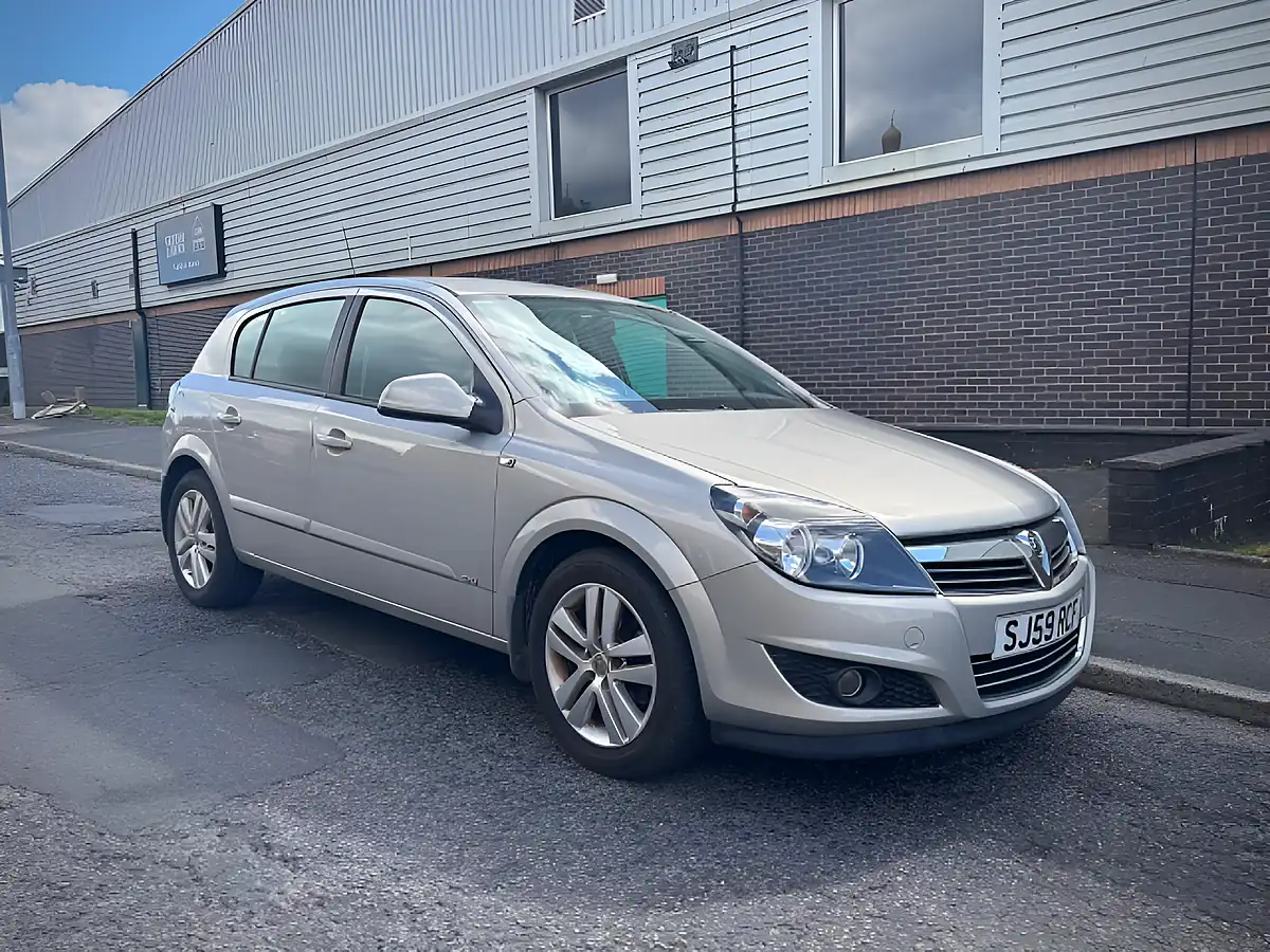 Used 2009 Vauxhall Astra Sxi Silver - Interior and Exterior details 5