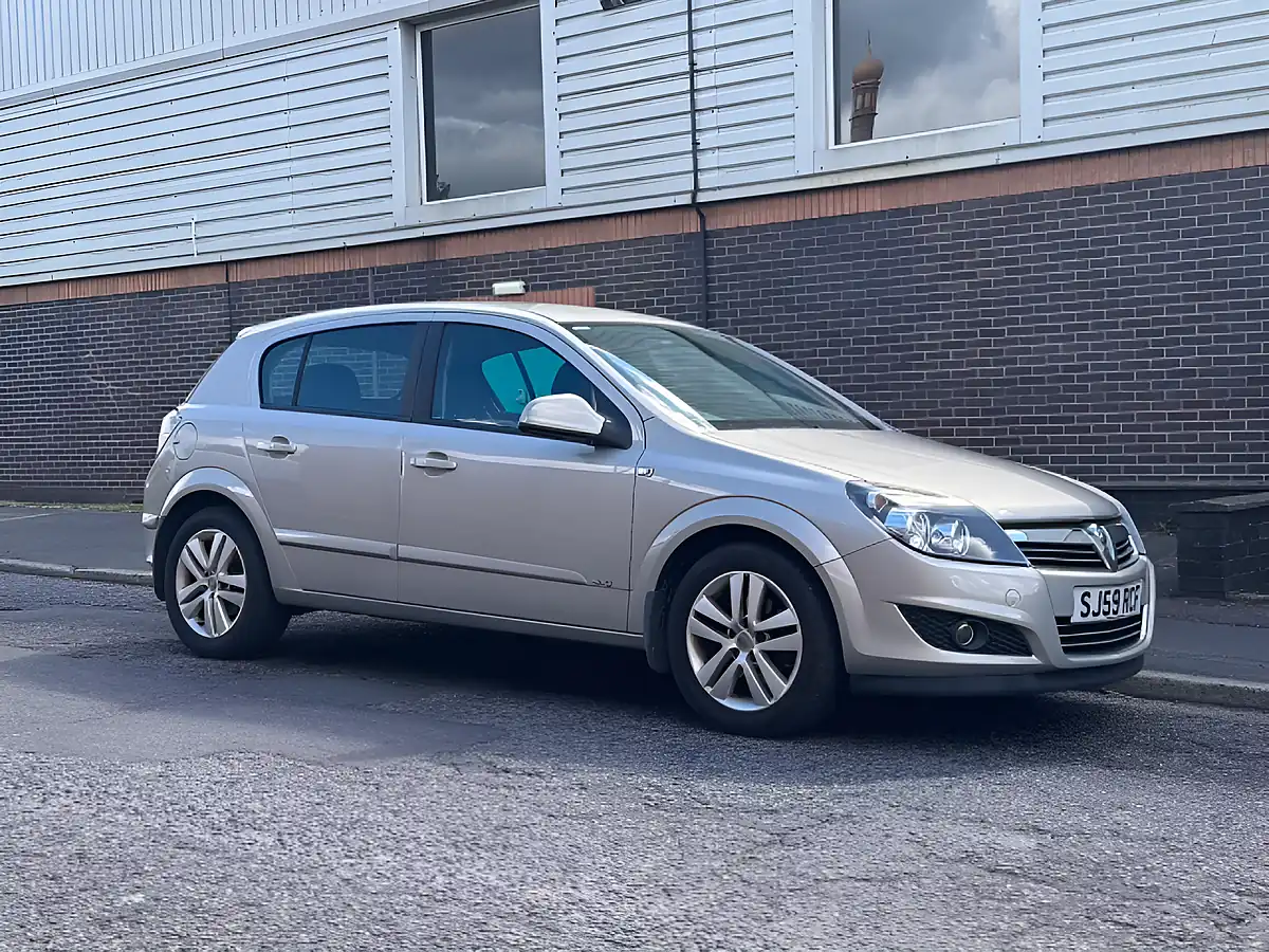 Used 2009 Vauxhall Astra Sxi Silver - Interior and Exterior details 6