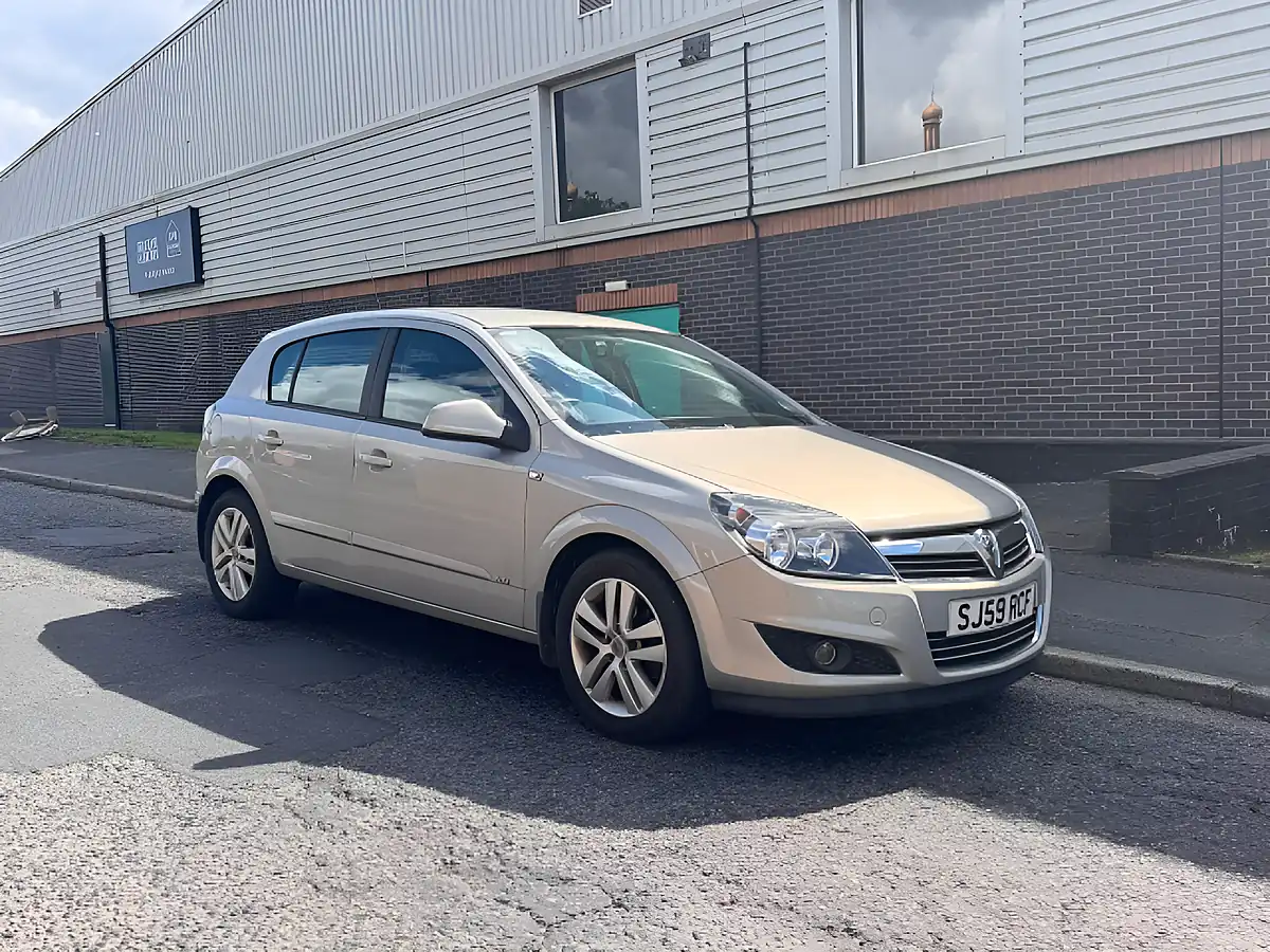 Used 2009 Vauxhall Astra Sxi Silver - Interior and Exterior details 7