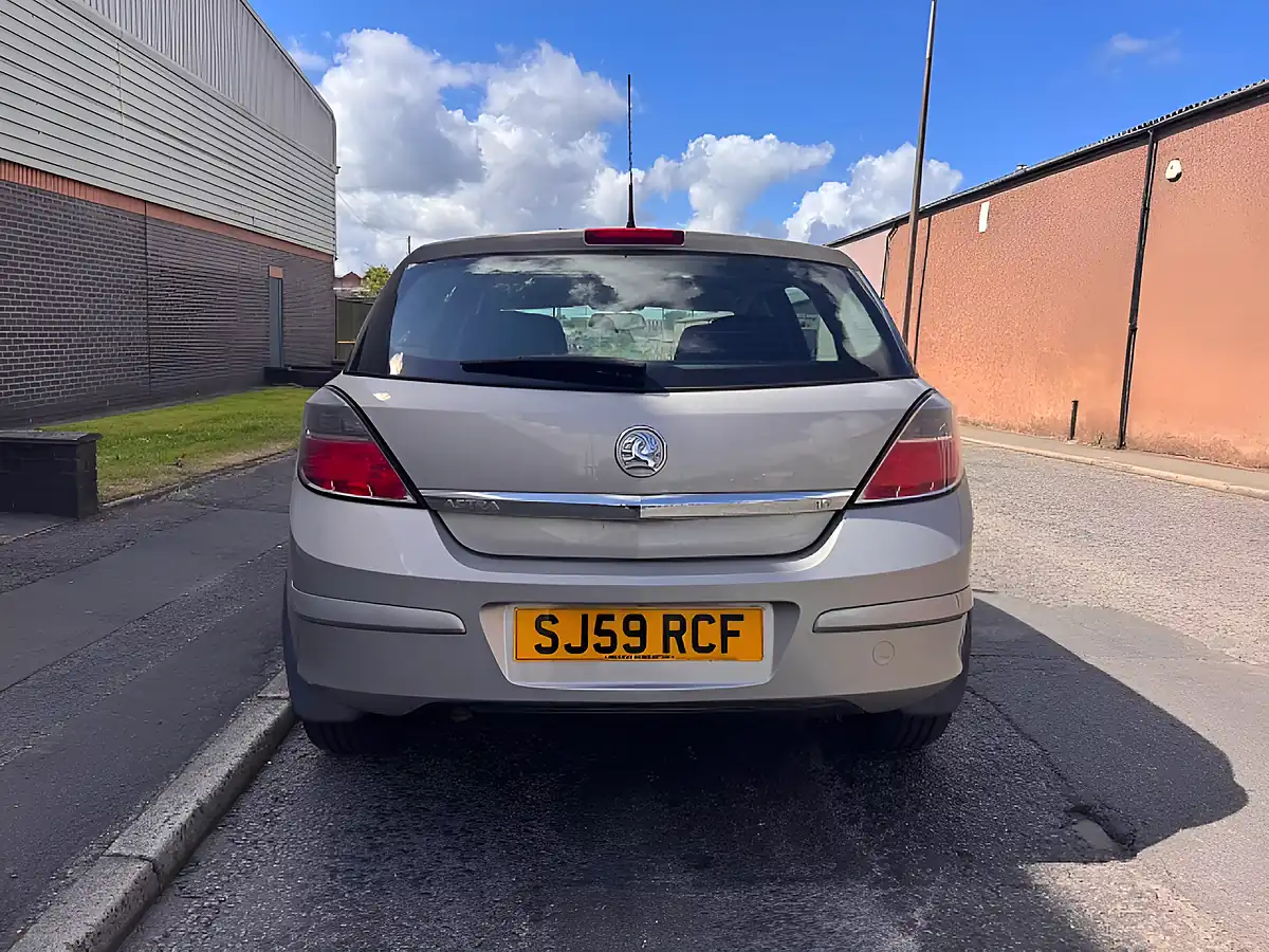 Used 2009 Vauxhall Astra Sxi Silver - Interior and Exterior details 9