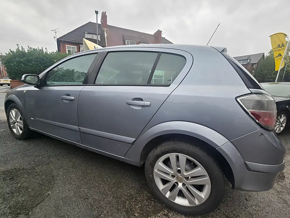 Used 2009 Vauxhall Astra Sxi Silver - Interior and Exterior details 10