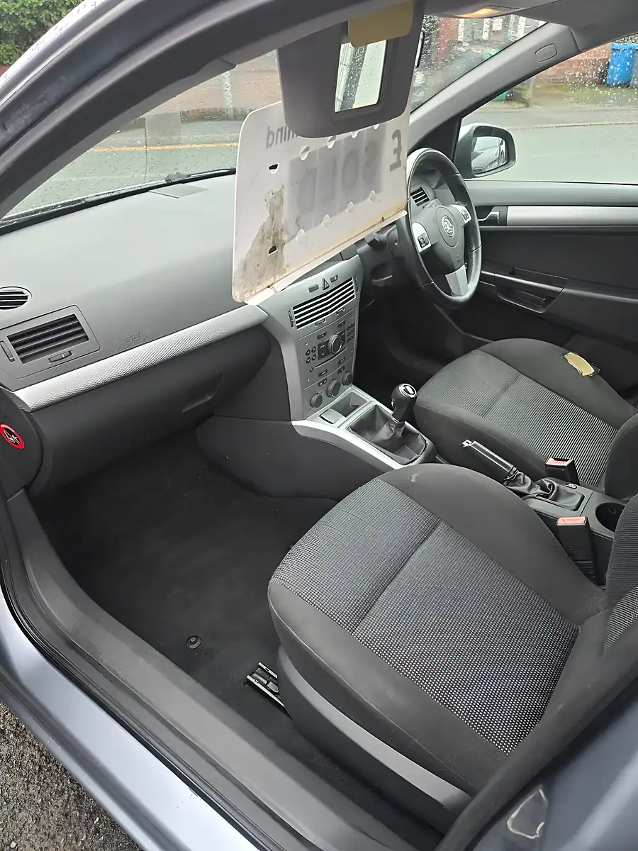 Used 2009 Vauxhall Astra Sxi Silver - Interior and Exterior details 11