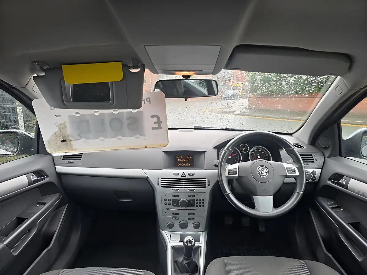 Used 2009 Vauxhall Astra Sxi Silver - Interior and Exterior details 13