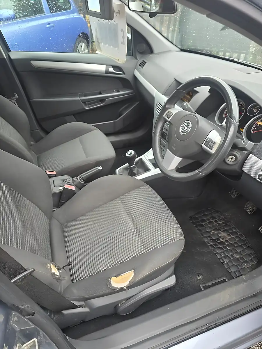 Used 2009 Vauxhall Astra Sxi Silver - Interior and Exterior details 14