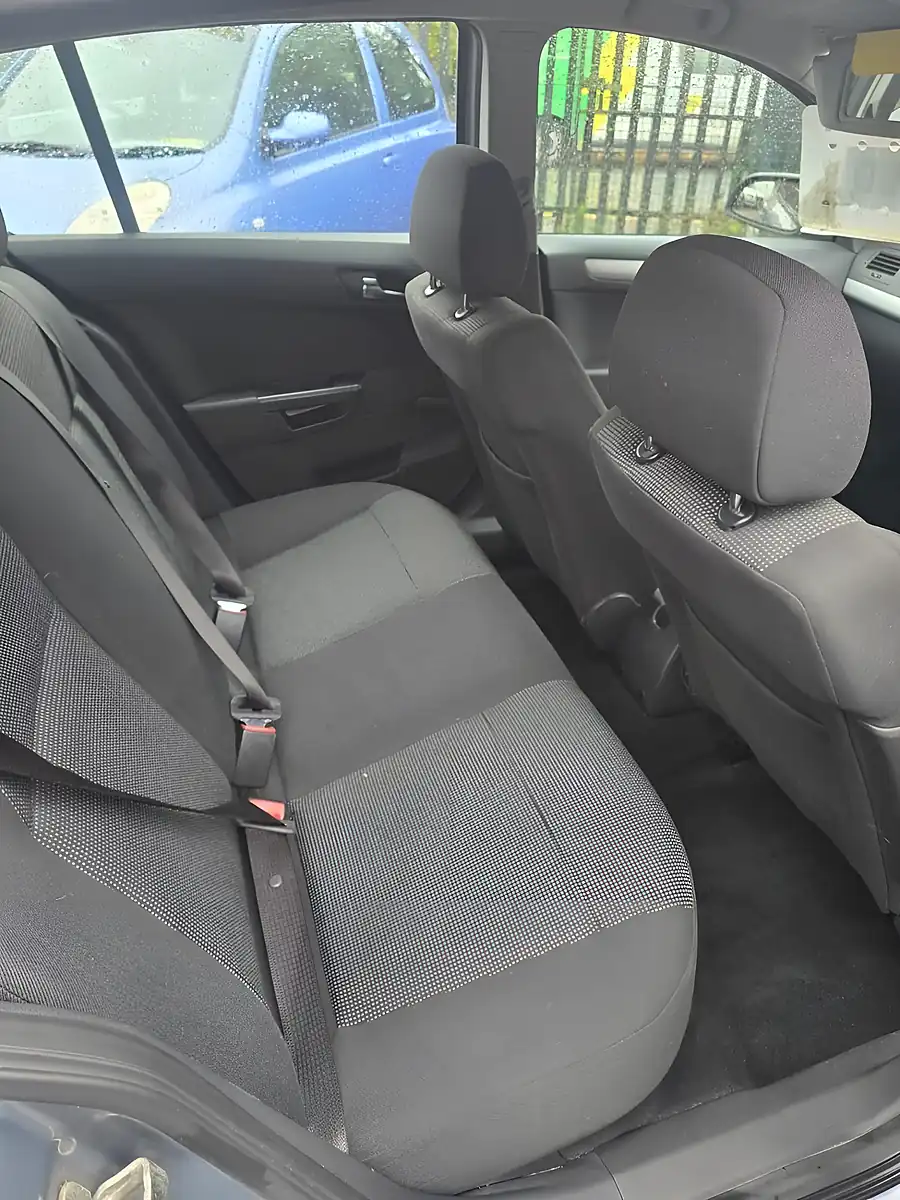 Used 2009 Vauxhall Astra Sxi Silver - Interior and Exterior details 16