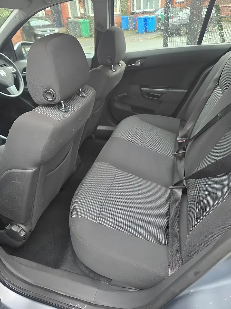 Used 2009 Vauxhall Astra Sxi Silver - Interior and Exterior details 17