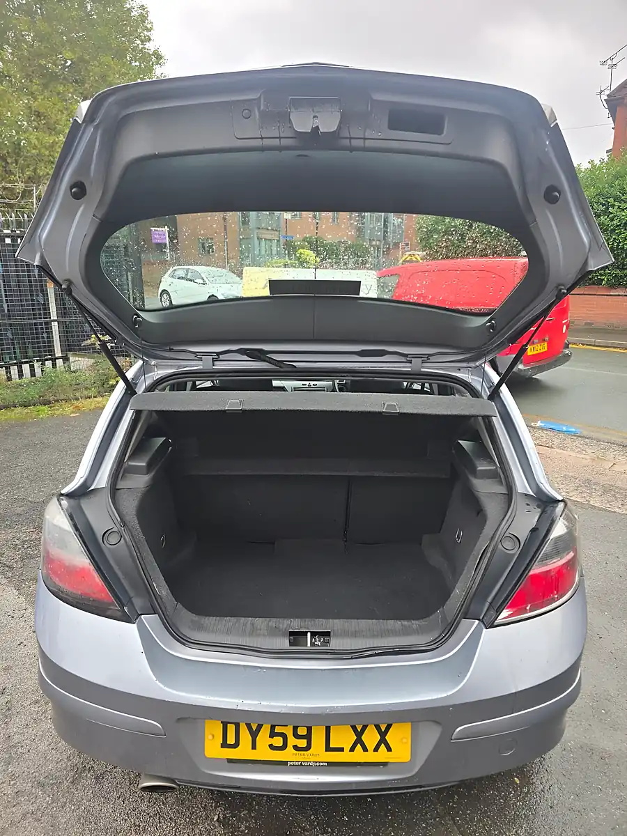 Used 2009 Vauxhall Astra Sxi Silver - Interior and Exterior details 18