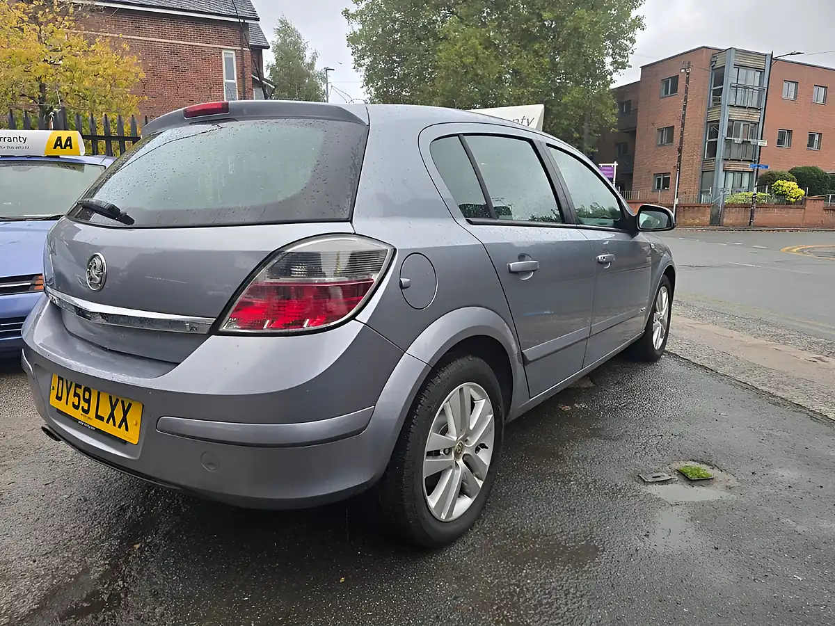 Used 2009 Vauxhall Astra Sxi Silver - Interior and Exterior details 6