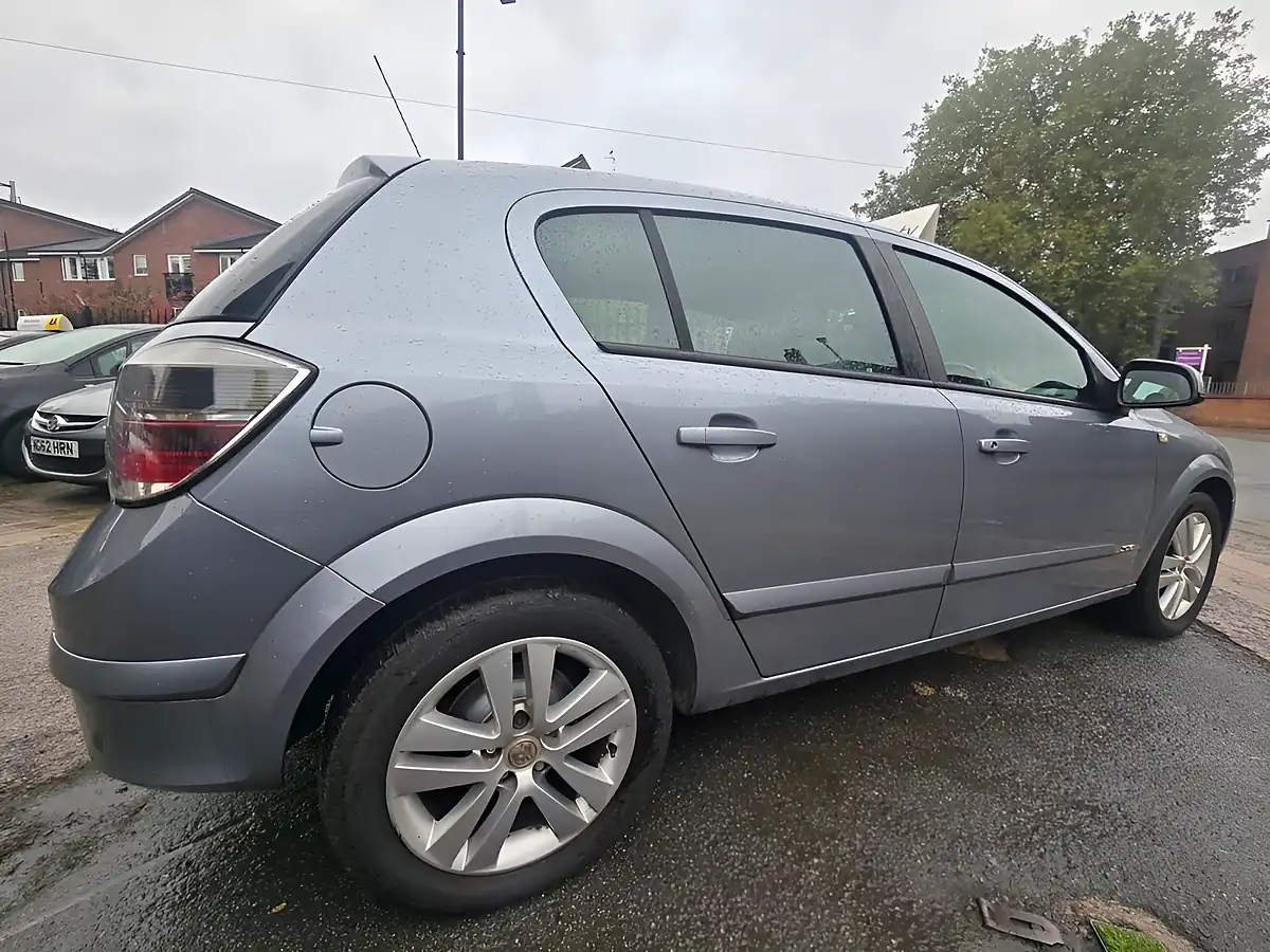 Used 2009 Vauxhall Astra Sxi Silver - Interior and Exterior details 7