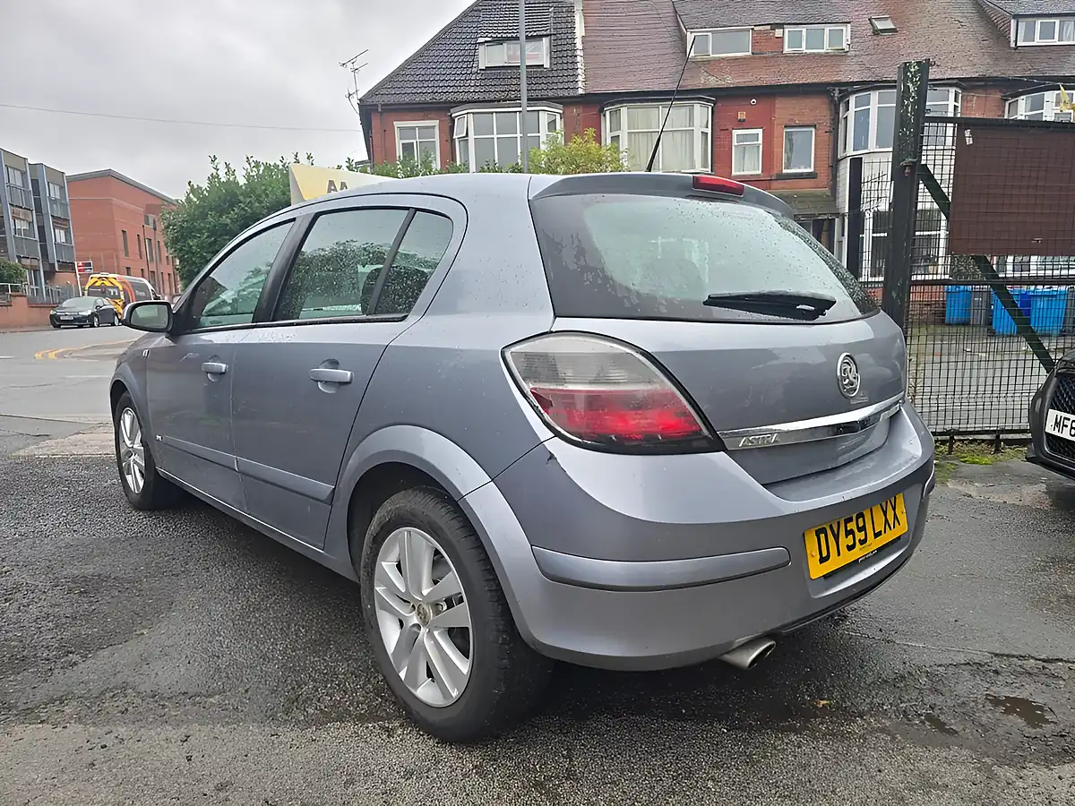 Used 2009 Vauxhall Astra Sxi Silver - Interior and Exterior details 9