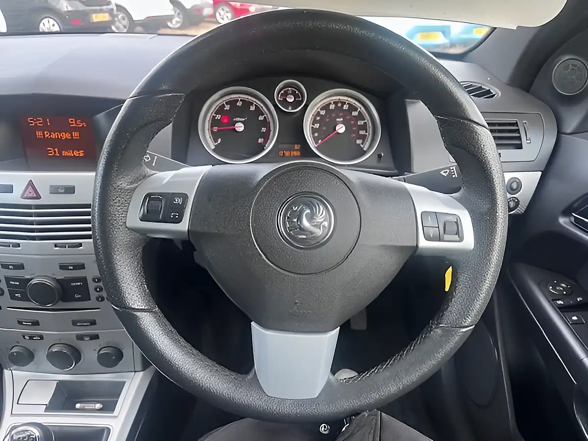 Used 2009 Vauxhall Astra Sxi Sport Black - Interior and Exterior details 7