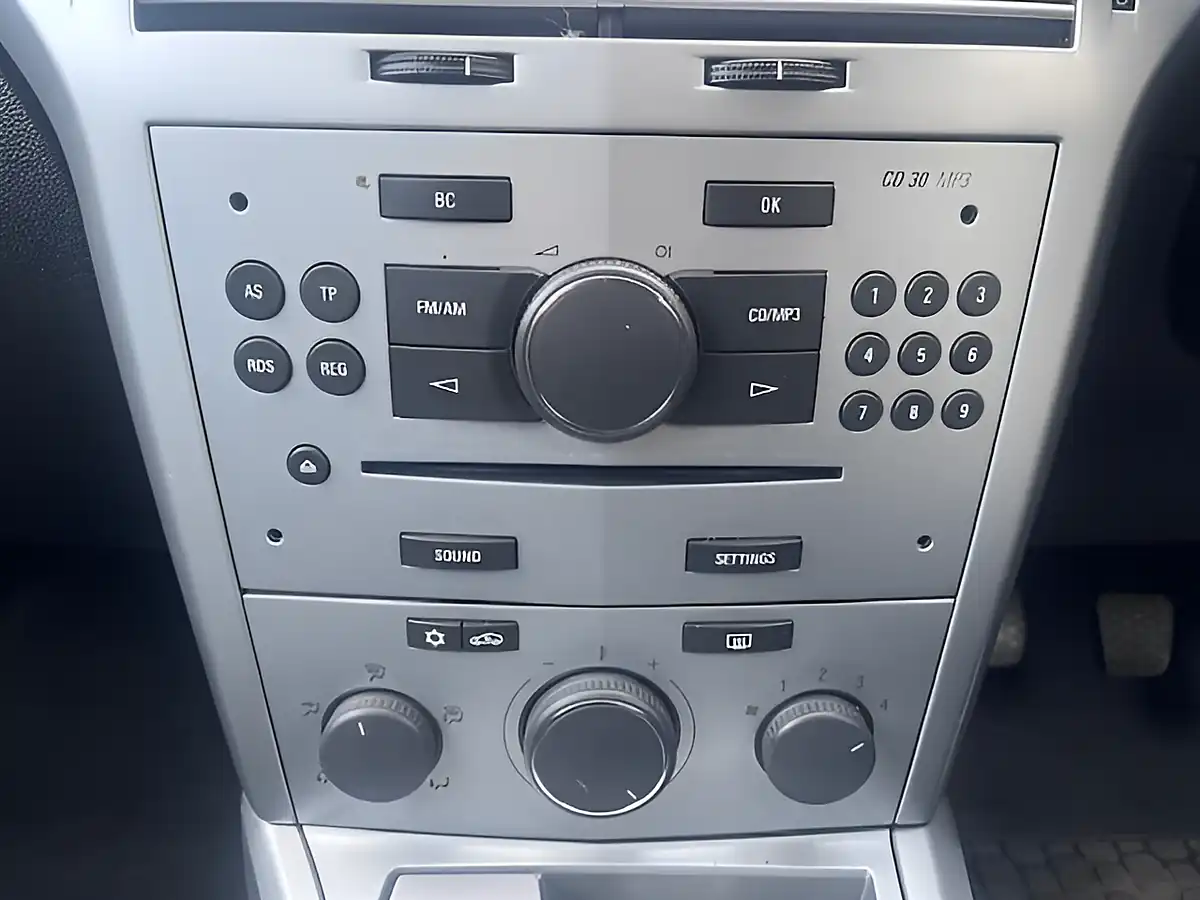 Used 2009 Vauxhall Astra Sxi Sport Black - Interior and Exterior details 9
