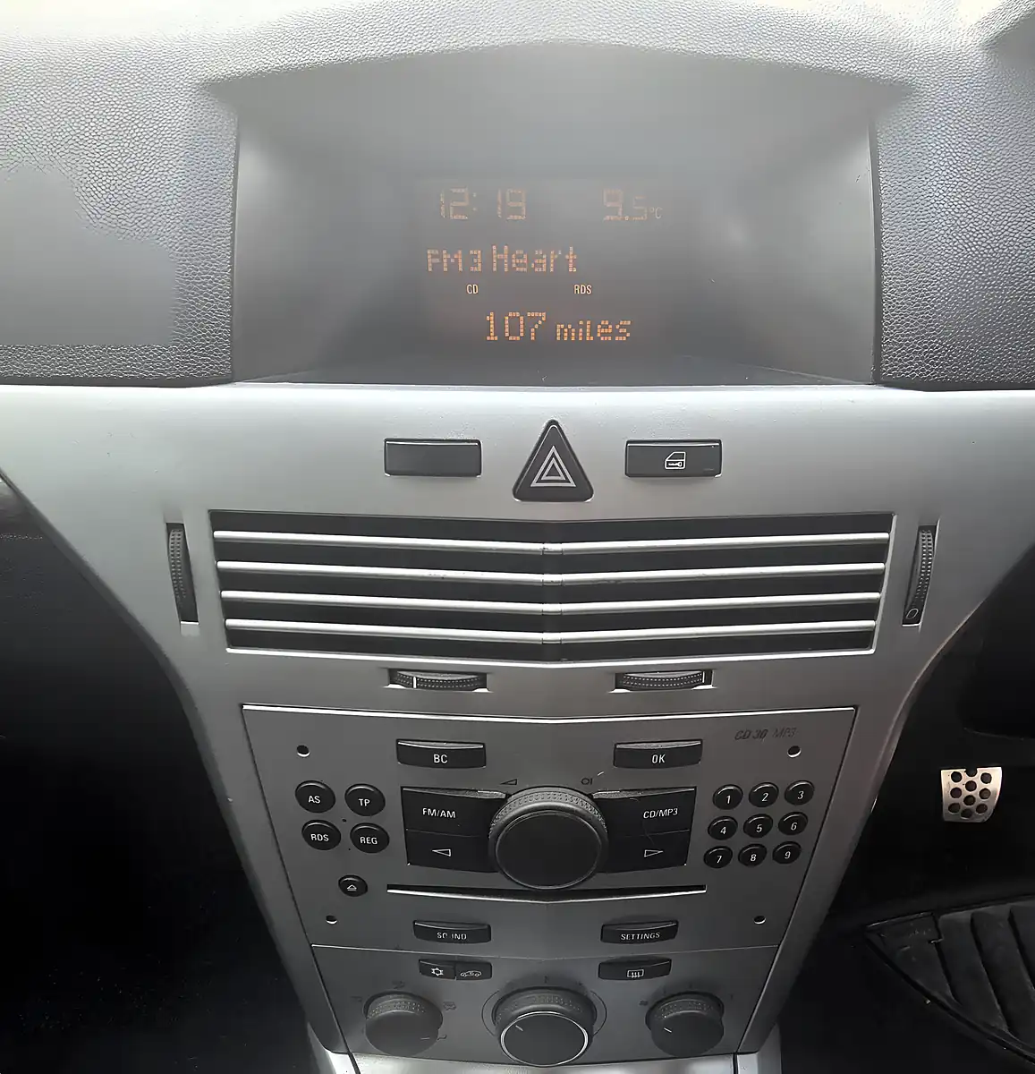 Used 2009 Vauxhall Astra Sxi Sport Red - Interior and Exterior details 13