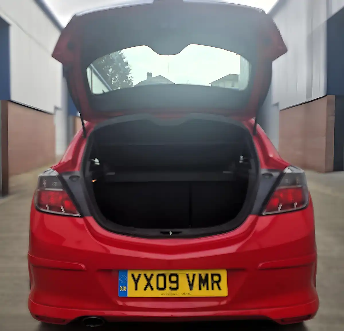 Used 2009 Vauxhall Astra Sxi Sport Red - Interior and Exterior details 8
