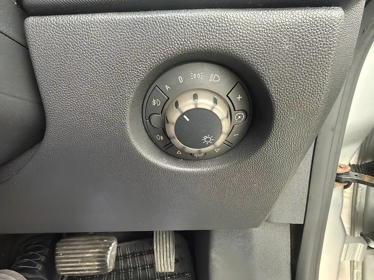 Used 2009 Vauxhall Corsa 5 Door Automatic Silver - Interior and Exterior details 11