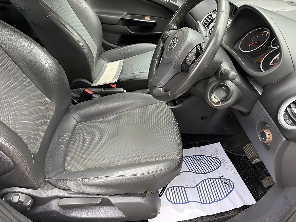 Used 2009 Vauxhall Corsa 5 Door Automatic Silver - Interior and Exterior details 12