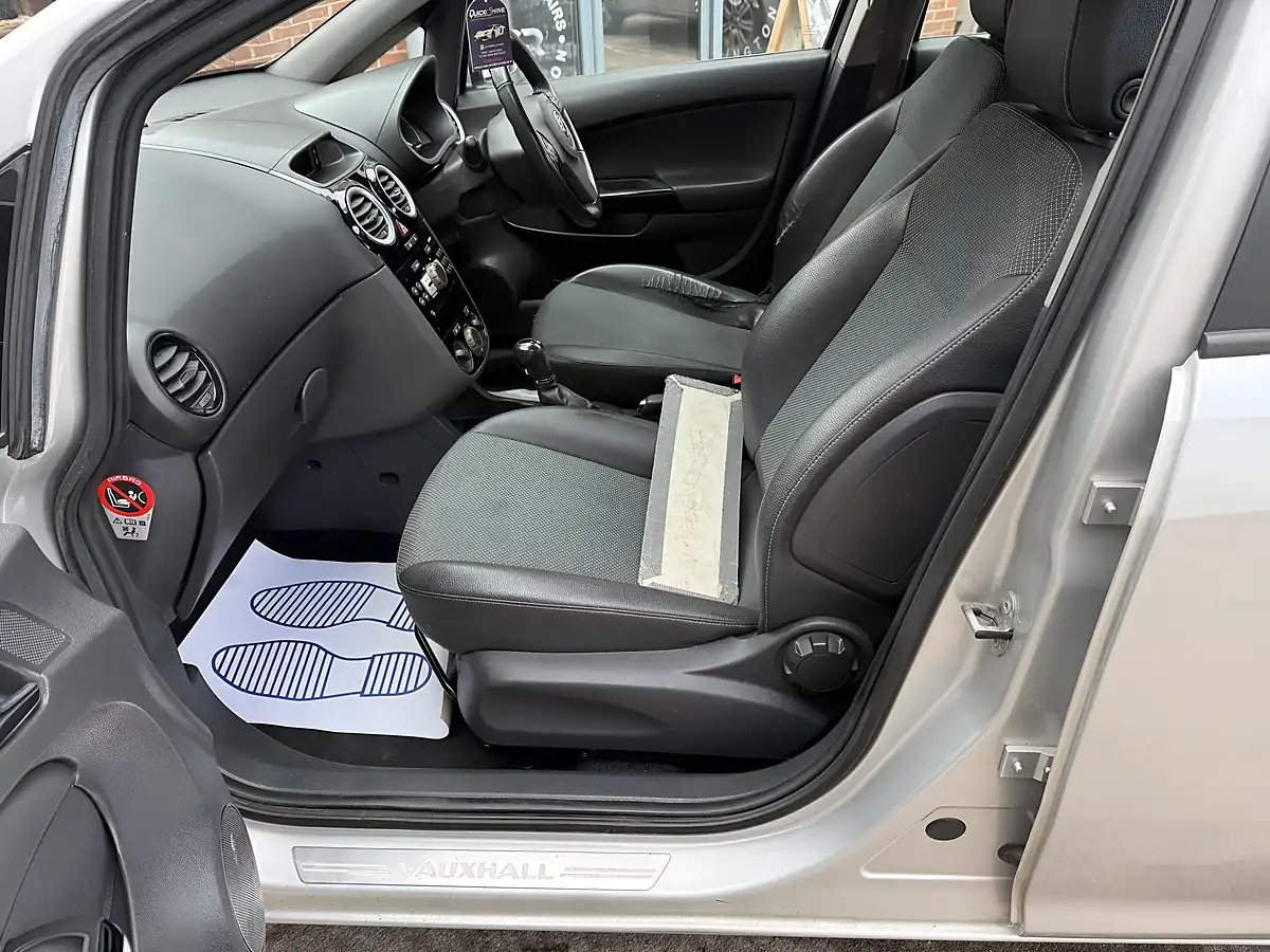 Used 2009 Vauxhall Corsa 5 Door Automatic Silver - Interior and Exterior details 13
