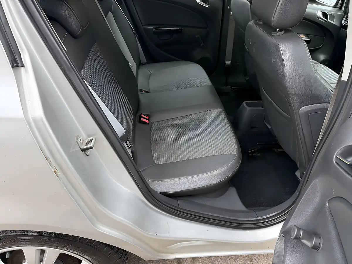Used 2009 Vauxhall Corsa 5 Door Automatic Silver - Interior and Exterior details 14