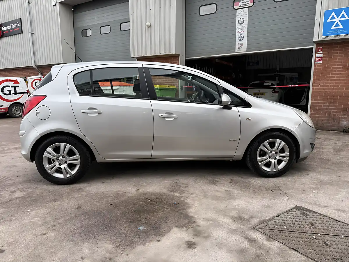 Used 2009 Vauxhall Corsa 5 Door Automatic Silver - Interior and Exterior details 4