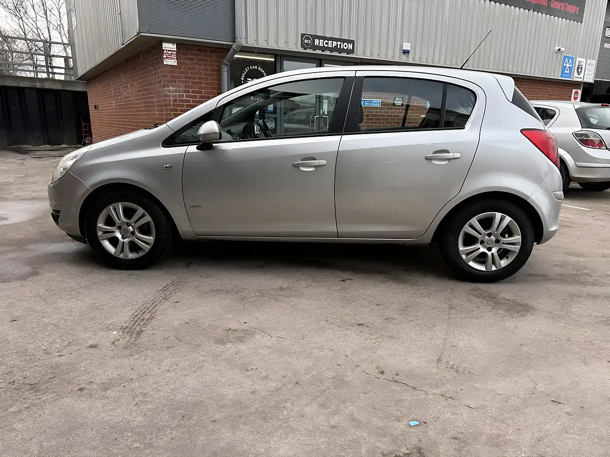 Used 2009 Vauxhall Corsa 5 Door Automatic Silver - Interior and Exterior details 5