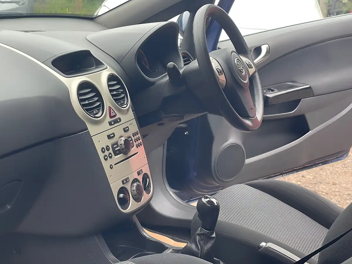 Used 2009 Vauxhall Corsa Breeze Blue - Interior and Exterior details 15