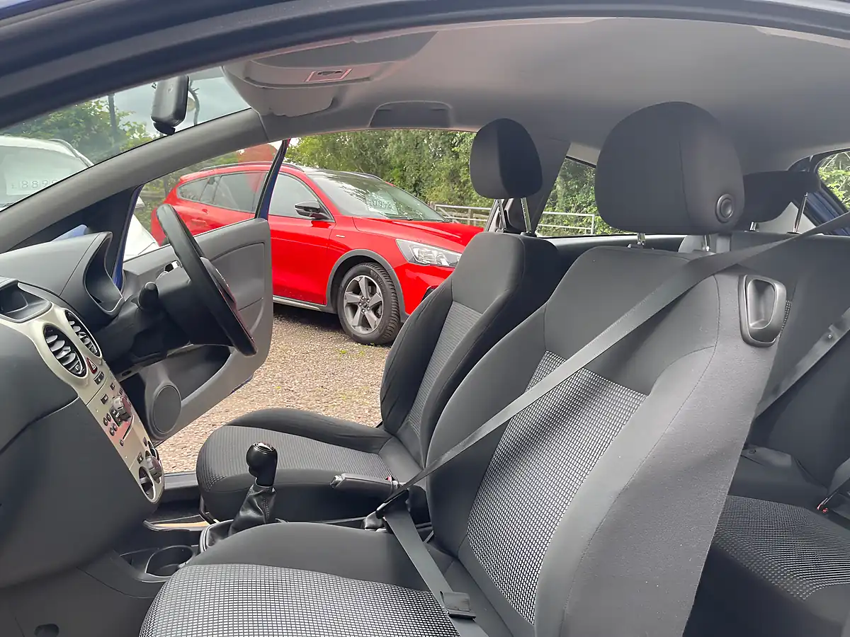 Used 2009 Vauxhall Corsa Breeze Blue - Interior and Exterior details 16