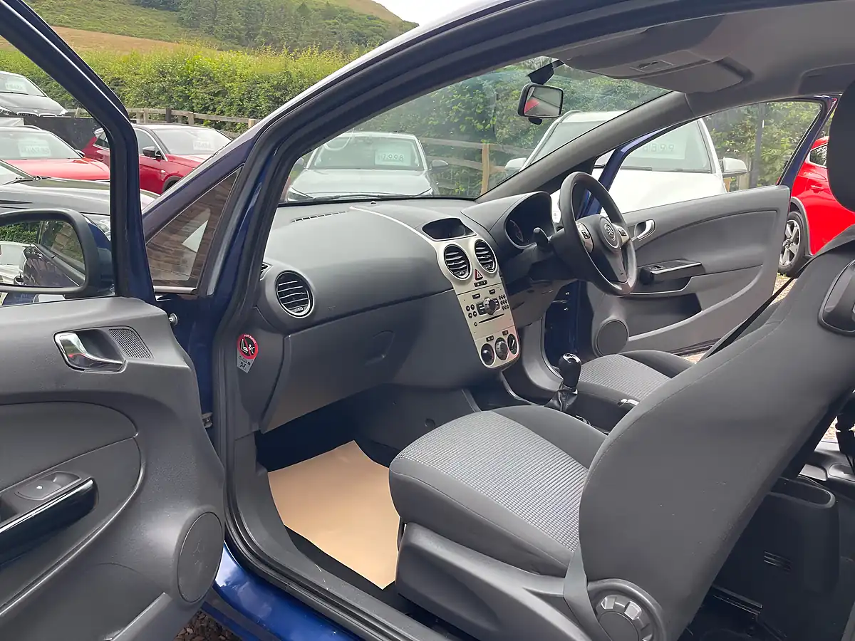 Used 2009 Vauxhall Corsa Breeze Blue - Interior and Exterior details 17