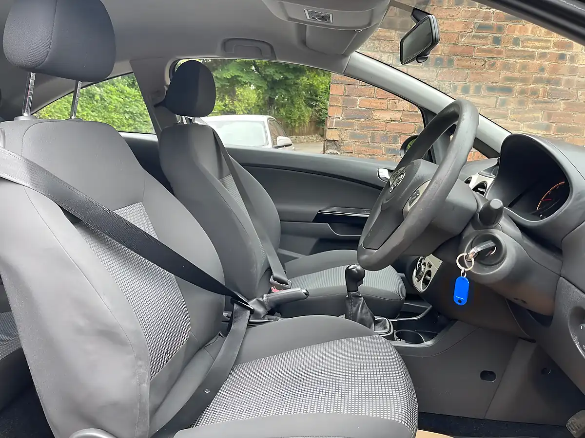 Used 2009 Vauxhall Corsa Breeze Blue - Interior and Exterior details 8