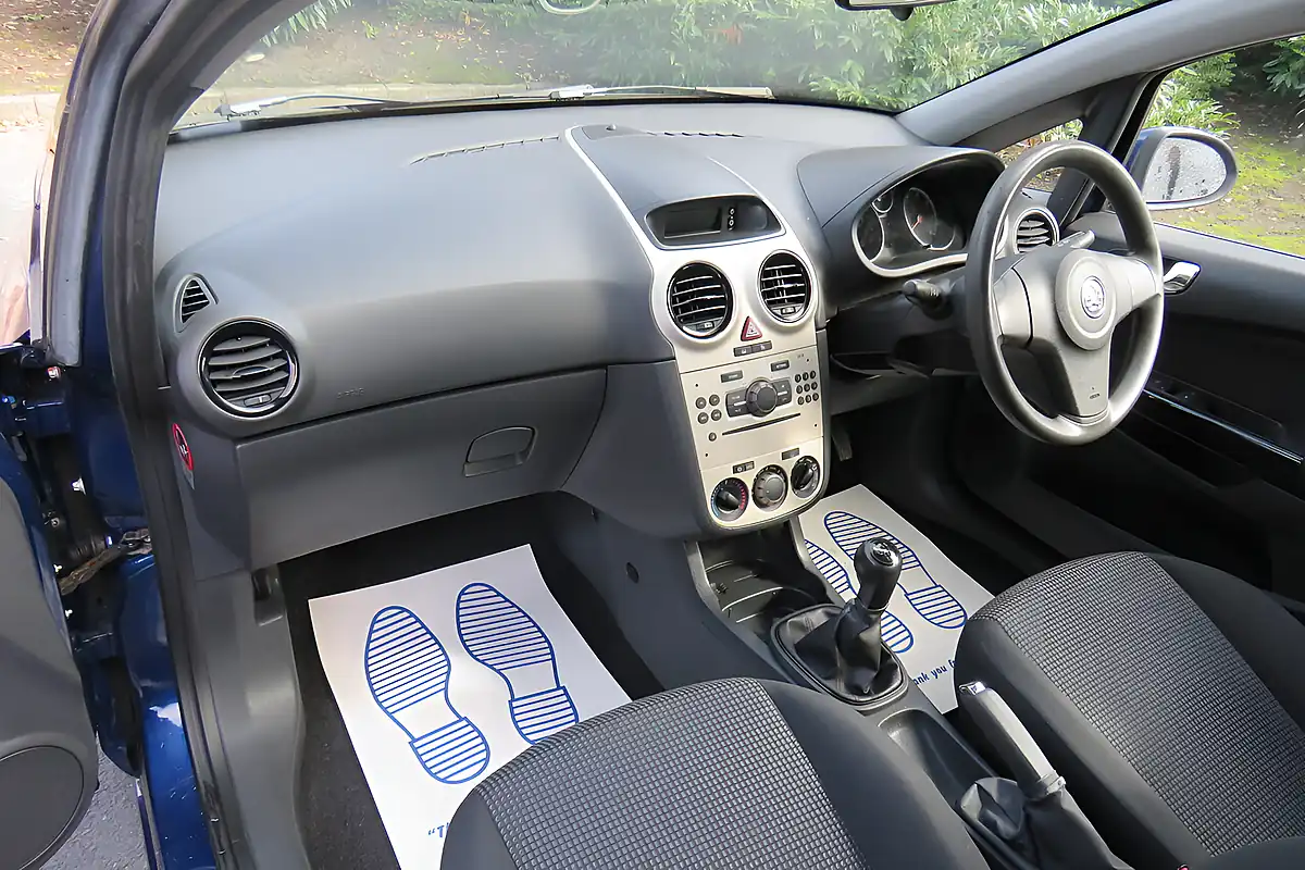 Used 2009 Vauxhall Corsa Life Blue - Interior and Exterior details 12