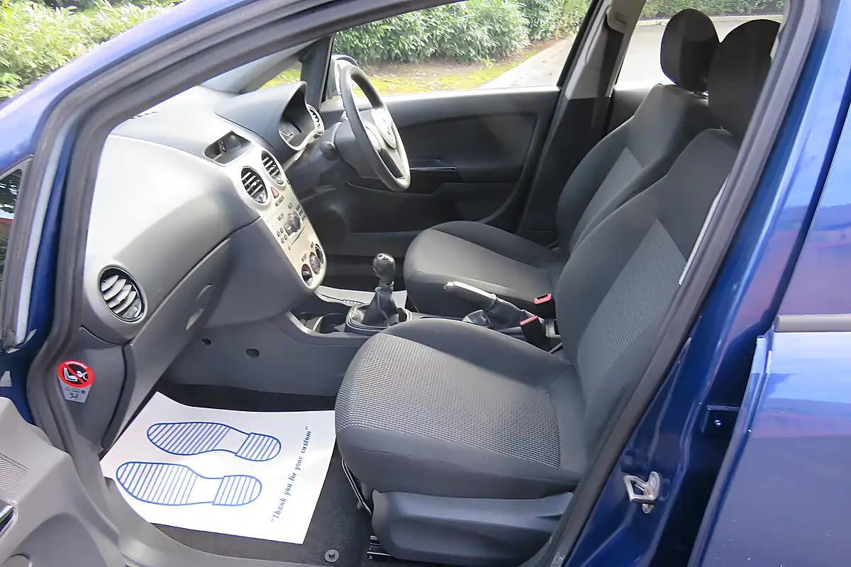 Used 2009 Vauxhall Corsa Life Blue - Interior and Exterior details 13
