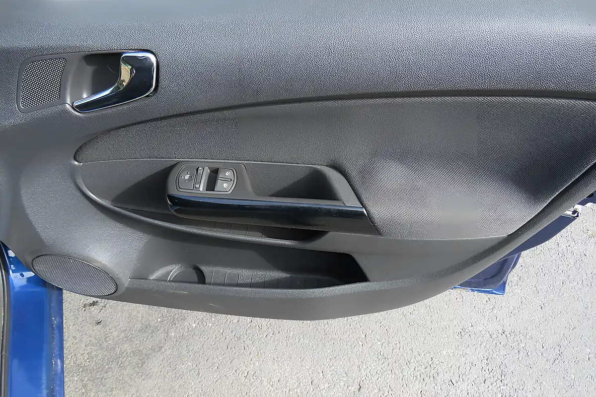 Used 2009 Vauxhall Corsa Life Blue - Interior and Exterior details 19