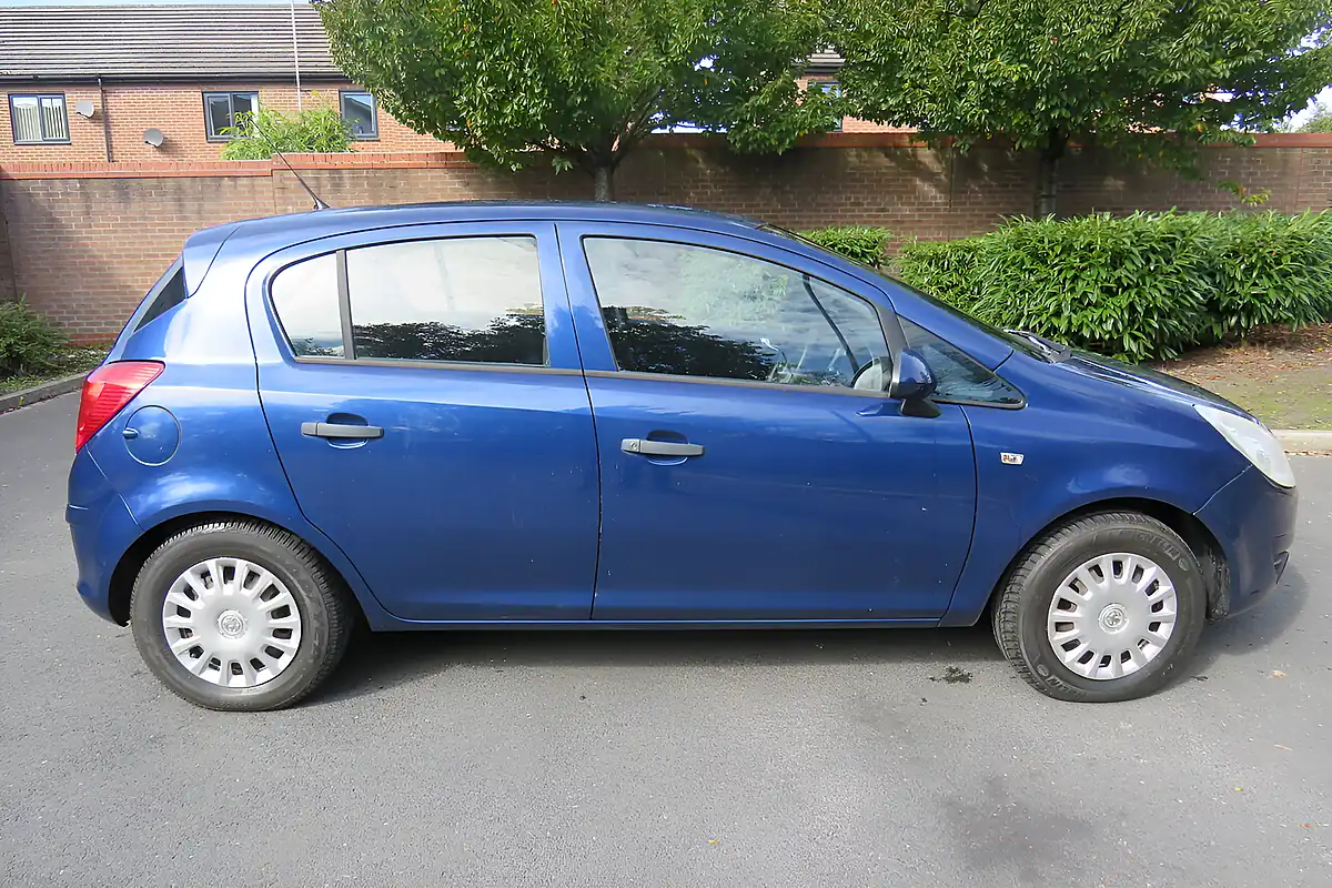 Used 2009 Vauxhall Corsa Life Blue - Interior and Exterior details 8